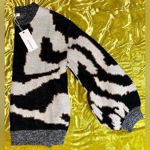 Anniewear Los Angeles oversized knit animal print/swirl sweater NWT size M